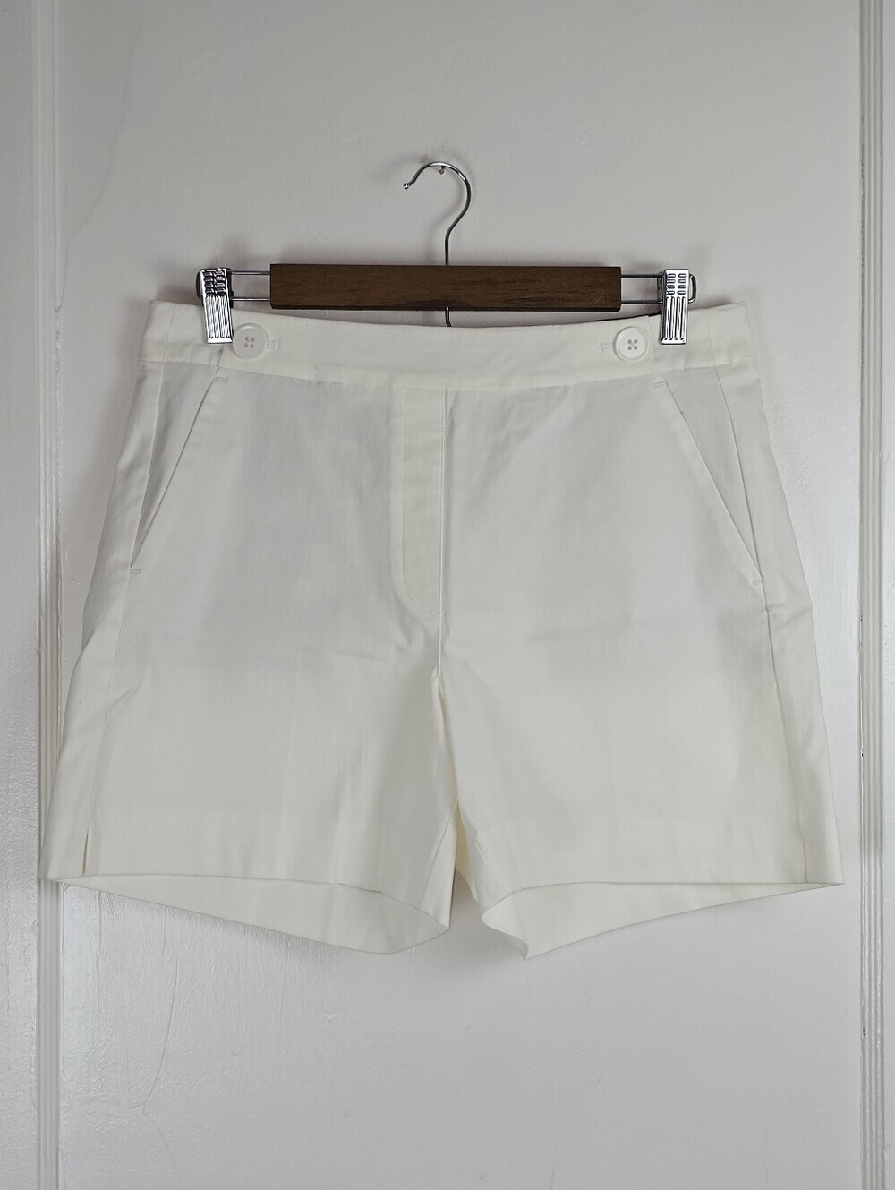 White House Black Market White 5" Shorts NEW 10